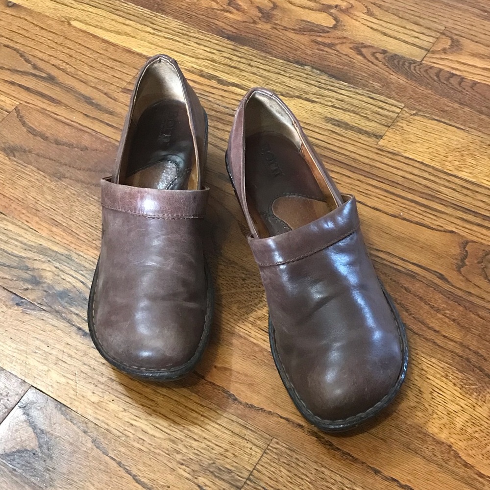 Born Leather Clog Slip On Shoes
Ladies Size 8.5
Smoke Free Home
Bundle & Save on
